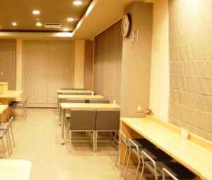 パチンコ屋のすぐそばにある飲食店ってズルいよな