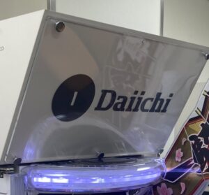 【画像】パチンコさん、またもとんでもない台枠で作ってしまう